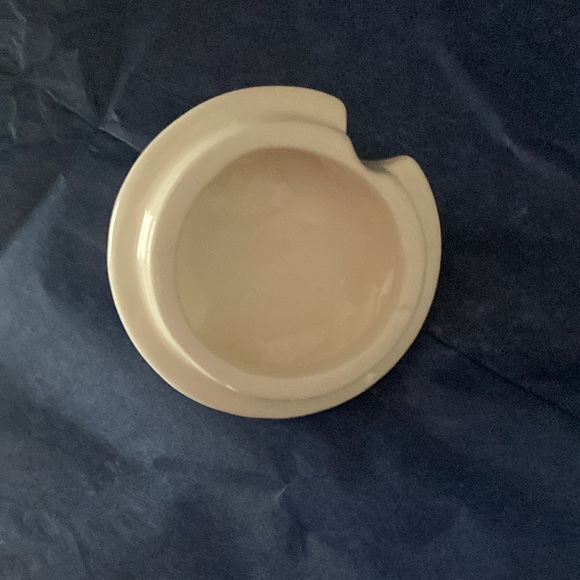 Ceramic sugar bowl and creamer set white with painted ribbon and bow design - Picture 7 of 11